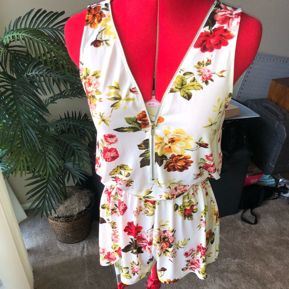 Front zipper floral romper